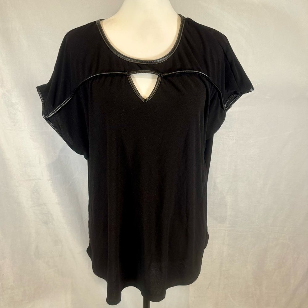 89th & Madison black leather trimmed short sleeve keyhole top size XL
